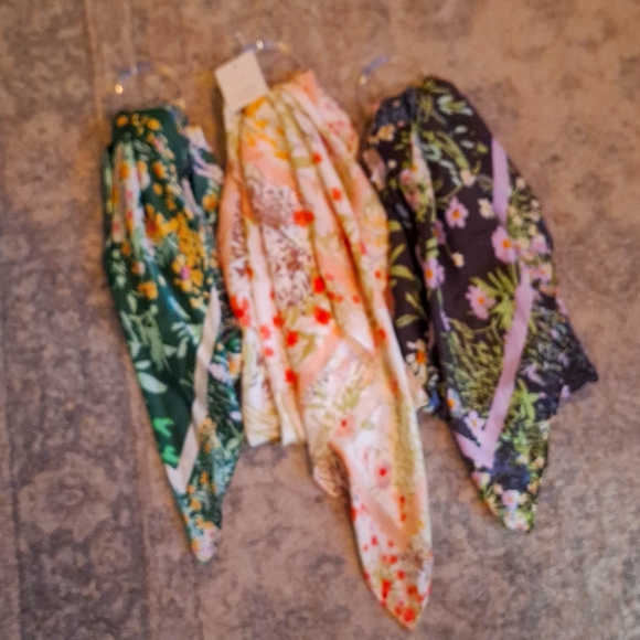 Lauren Conrad Scarf Bundle